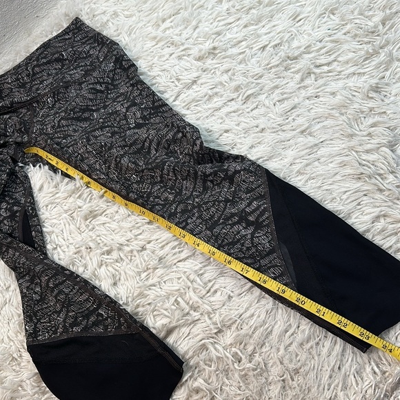 Lululemon Wunder Under Crop HR*Roll Down Scallop Full-On Luxtreme 23" - Picture 4 of 5